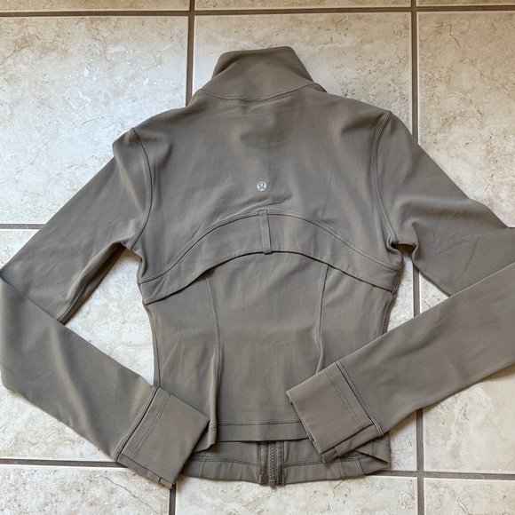 lululemon Define Cropped Jacket Nulu Fabric in Warm Ash Grey Size 4 - Picture 6 of 6